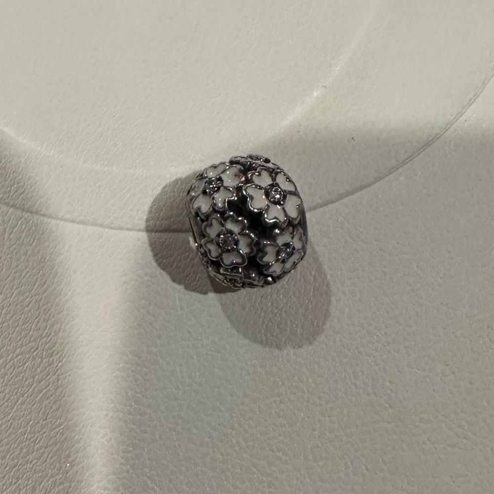 Pandora white flower charm